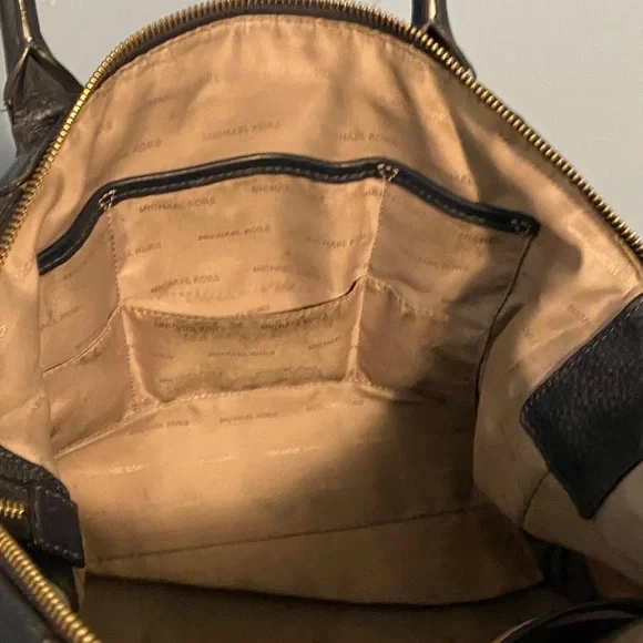 Michael Kors Pebbled navy Satchel - Picture 7 of 14